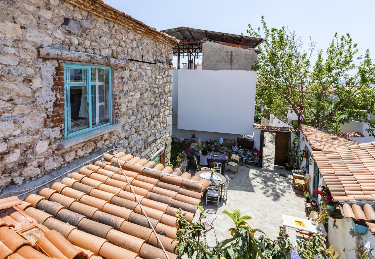 Hobbithousebademler Bed and Breakfast Urla Eksteriør billede