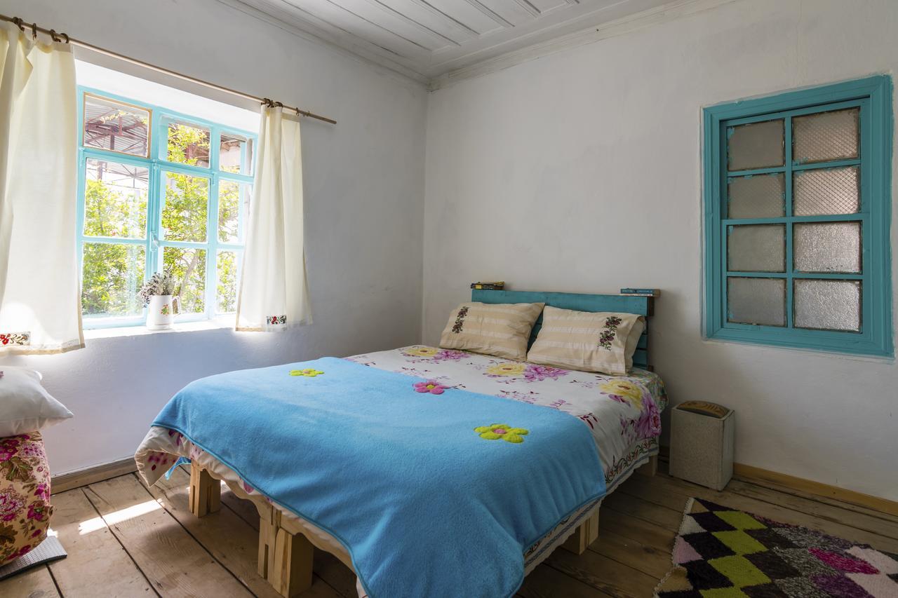 Hobbithousebademler Bed and Breakfast Urla Eksteriør billede